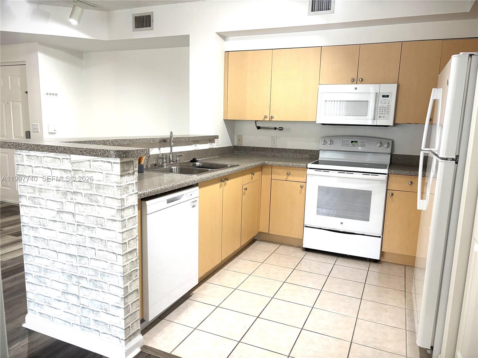 8050 N Nob Hl Rd #105 Tamarac, FL 33321