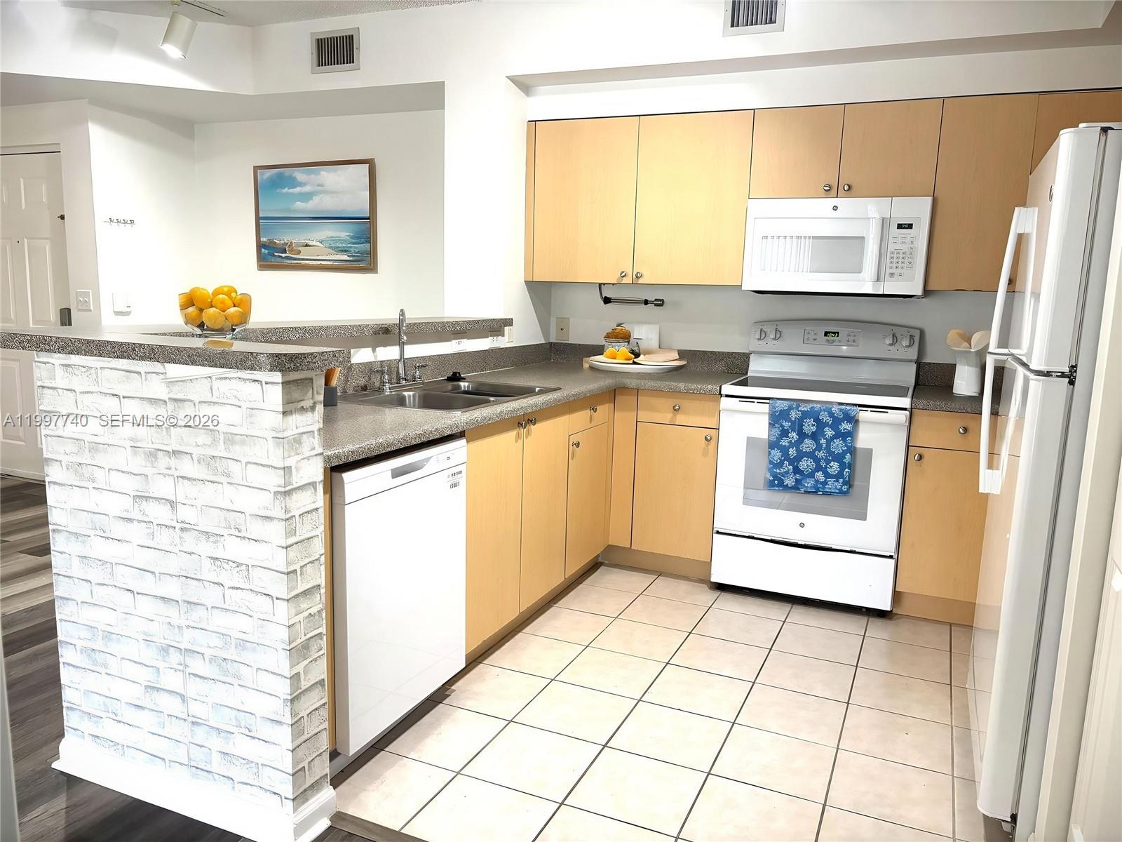 8050 N Nob Hl Rd #105 Tamarac, FL 33321