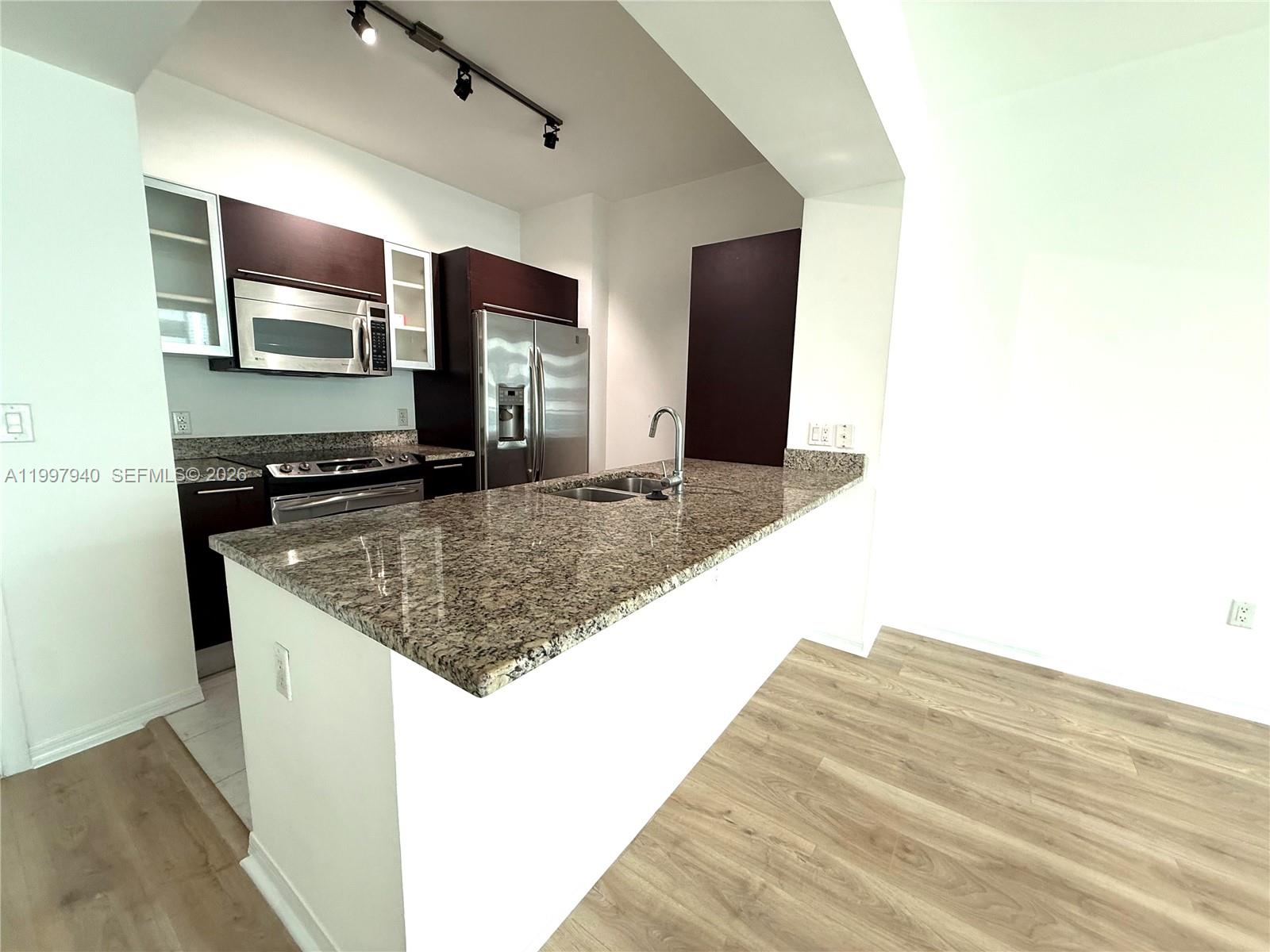 951 Brickell Ave #1103