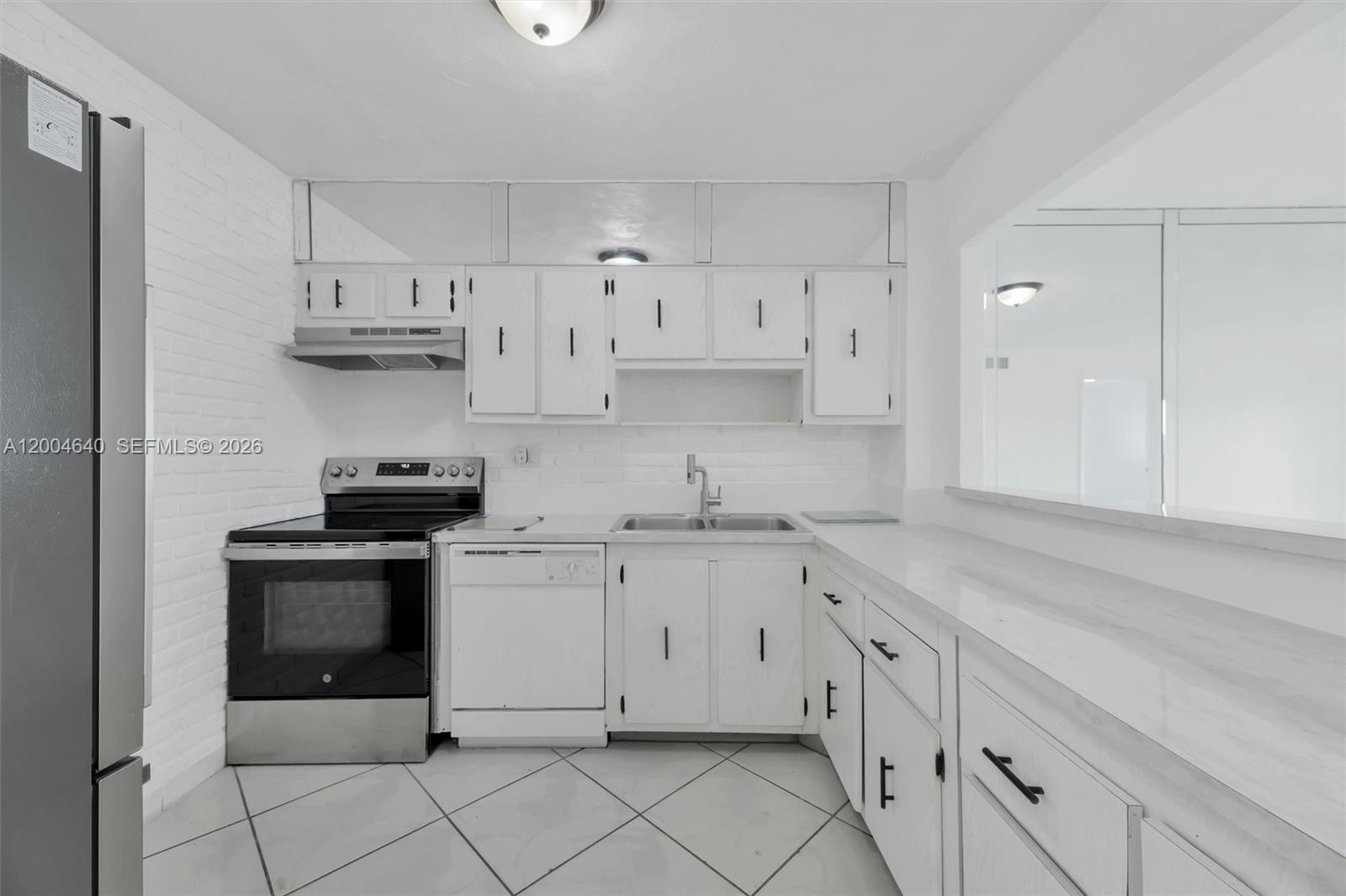 220 SW 9th Ave #501 Hallandale Beach, FL 33009