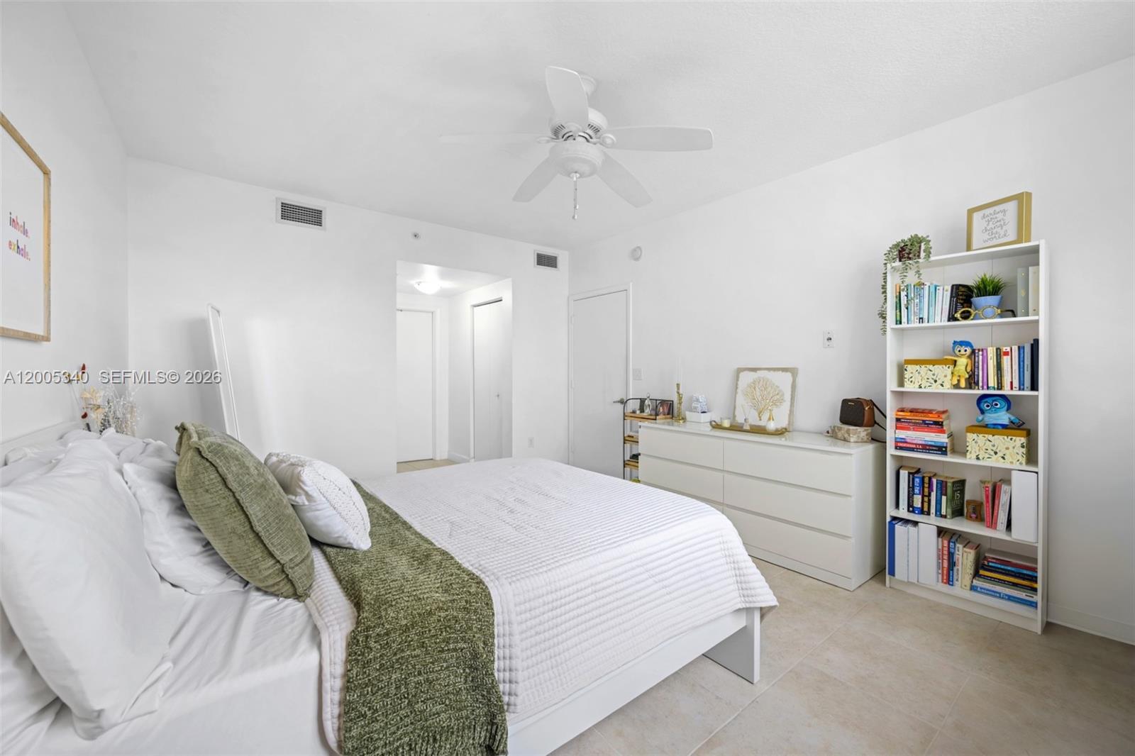 image The Venture at Aventura16