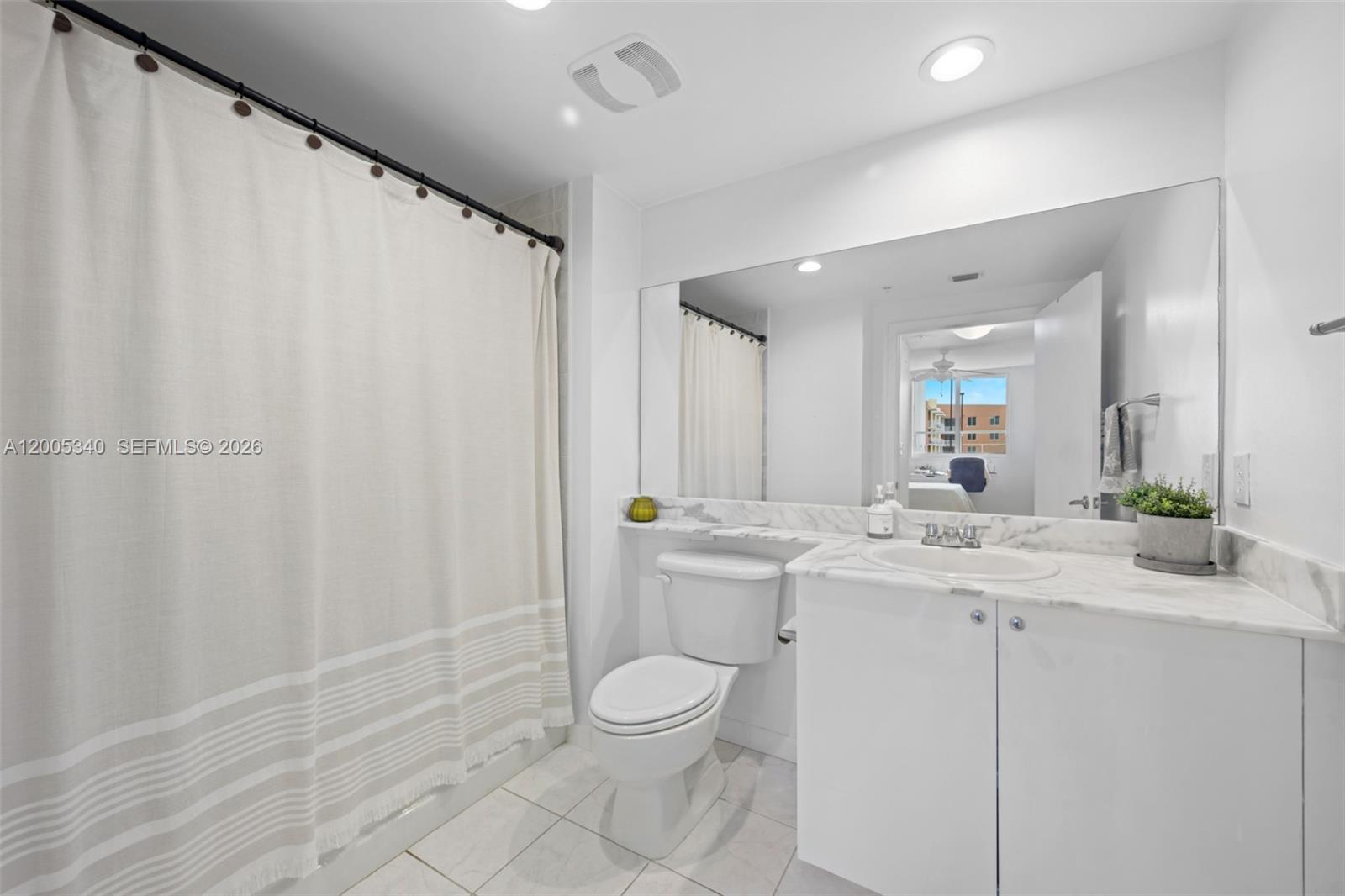 image The Venture at Aventura17