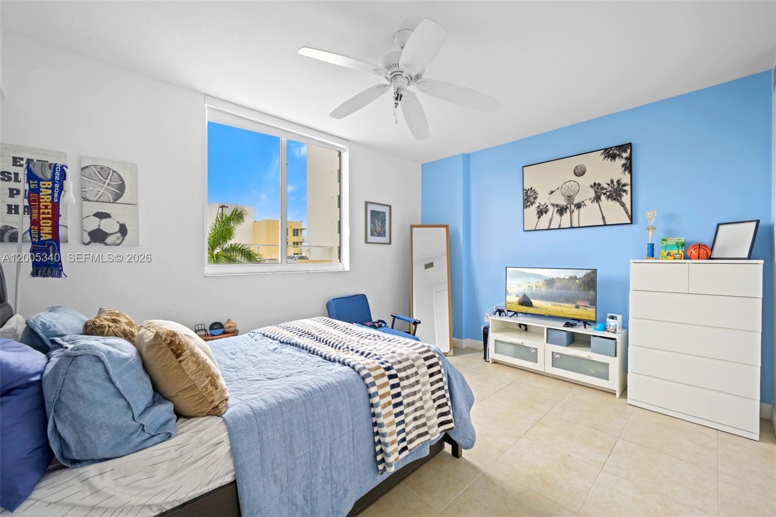 image The Venture at Aventura18