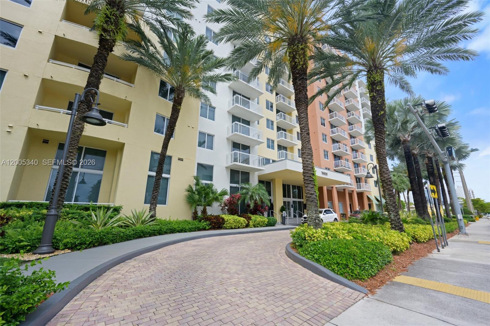 image The Venture at Aventura2