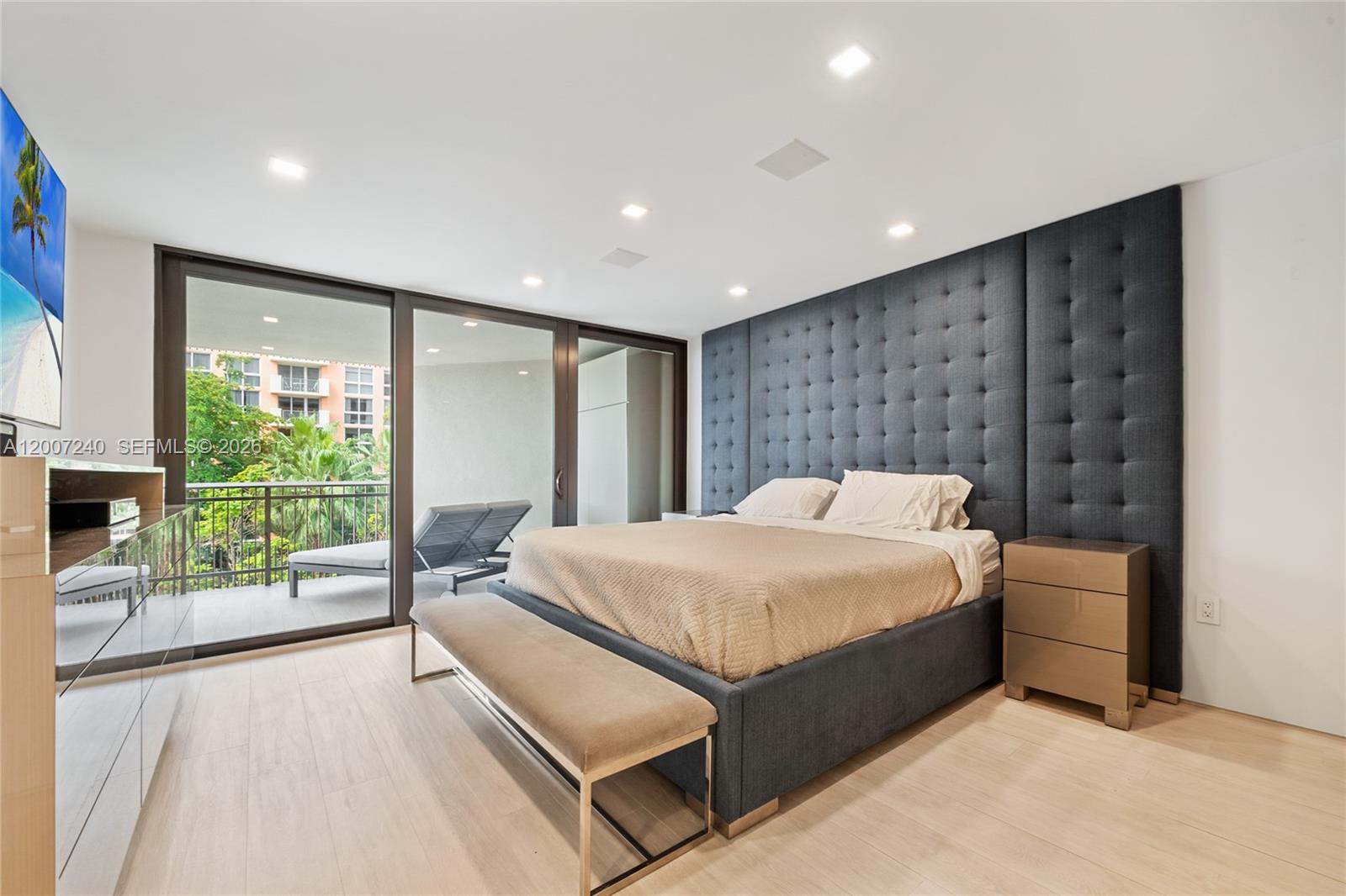 2901 S Bayshore Dr #5E Miami, FL 33133