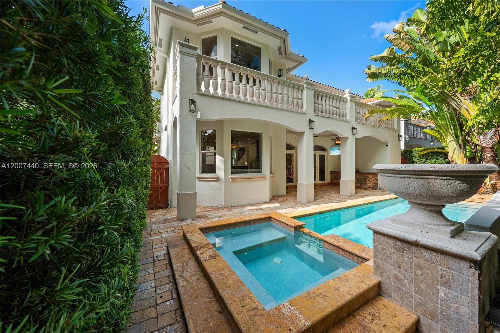 4065 Battersea Rd Miami, FL 33133