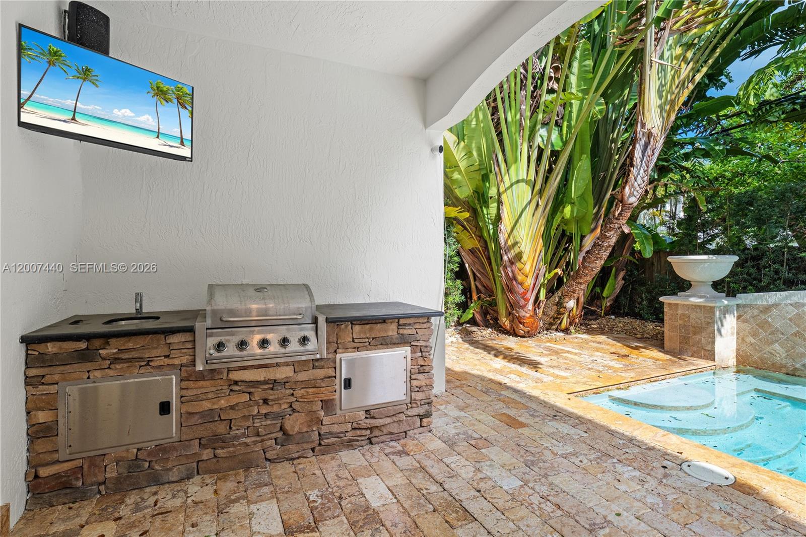 4065 Battersea Rd Miami, FL 33133