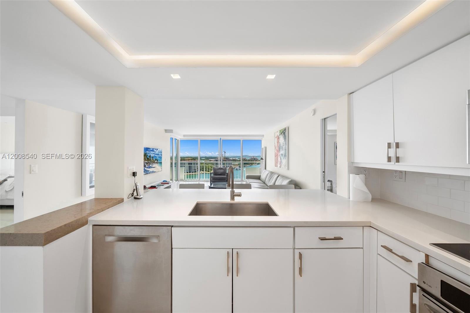 400 S Pointe Dr #2101 Miami Beach, FL 33139