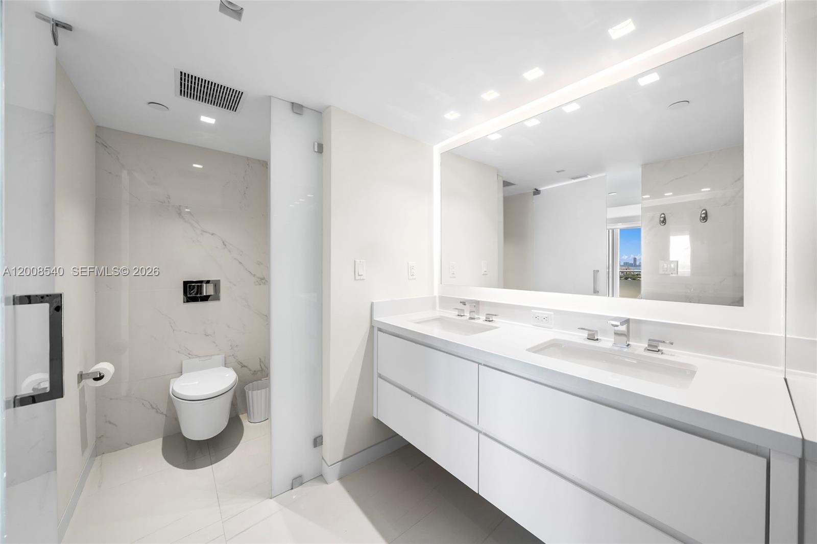 400 S Pointe Dr #2101 Miami Beach, FL 33139