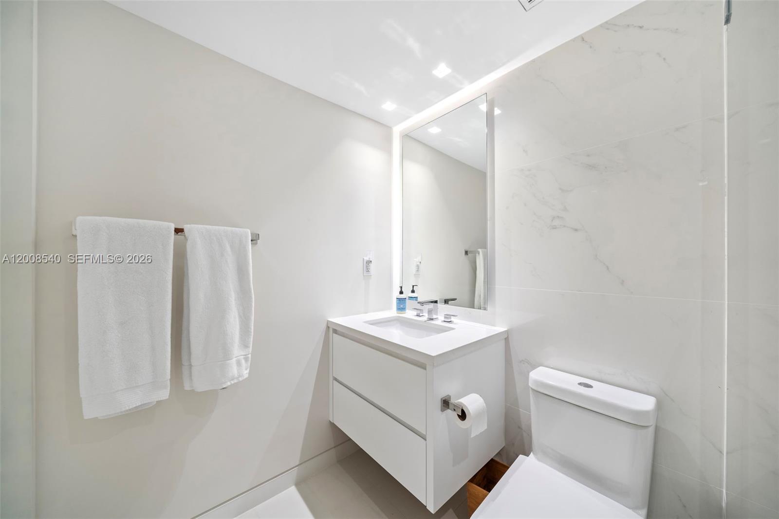 400 S Pointe Dr #2101 Miami Beach, FL 33139