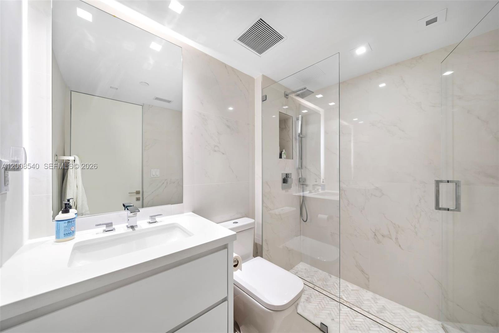 400 S Pointe Dr #2101 Miami Beach, FL 33139