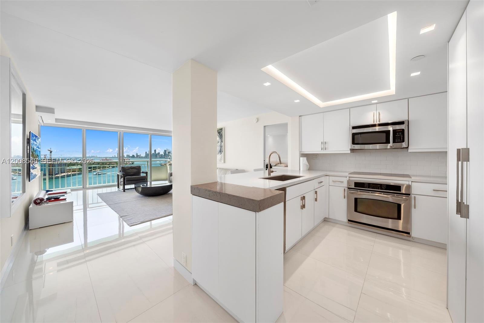 400 S Pointe Dr #2101 Miami Beach, FL 33139