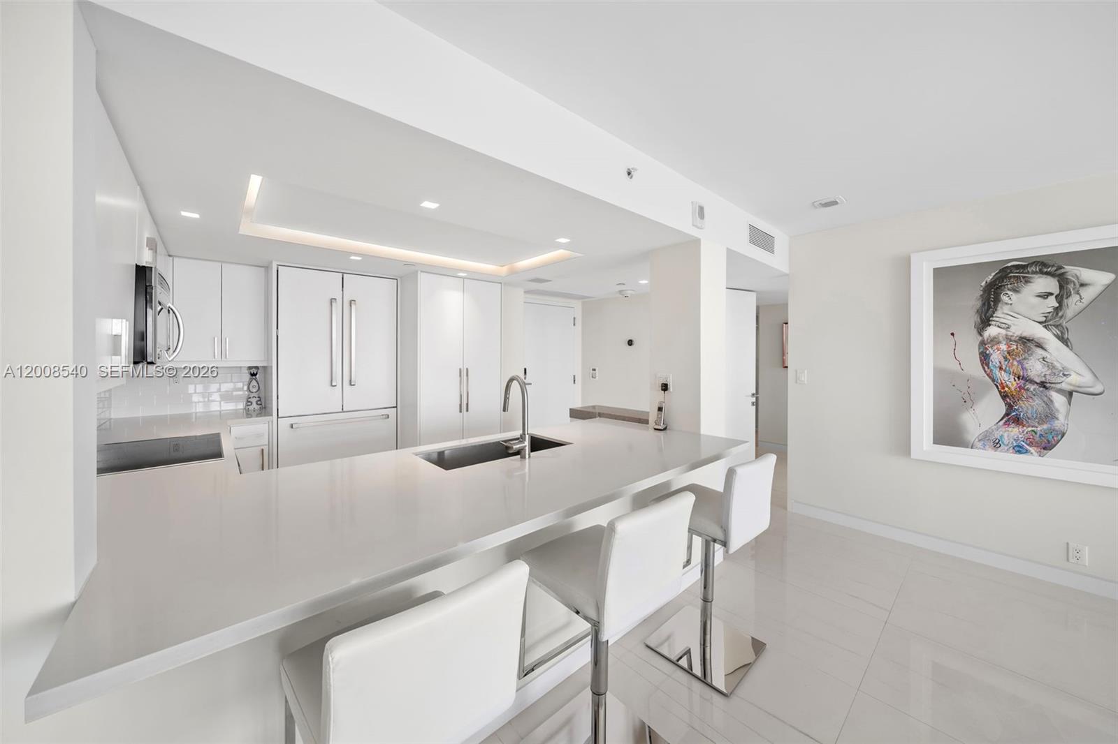 400 S Pointe Dr #2101 Miami Beach, FL 33139