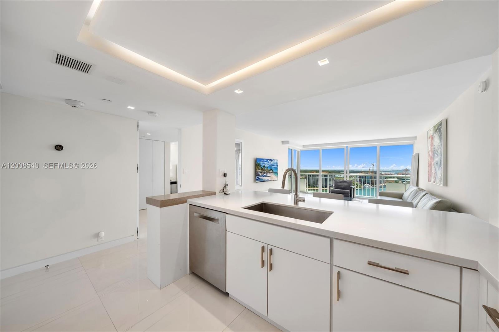 400 S Pointe Dr #2101 Miami Beach, FL 33139