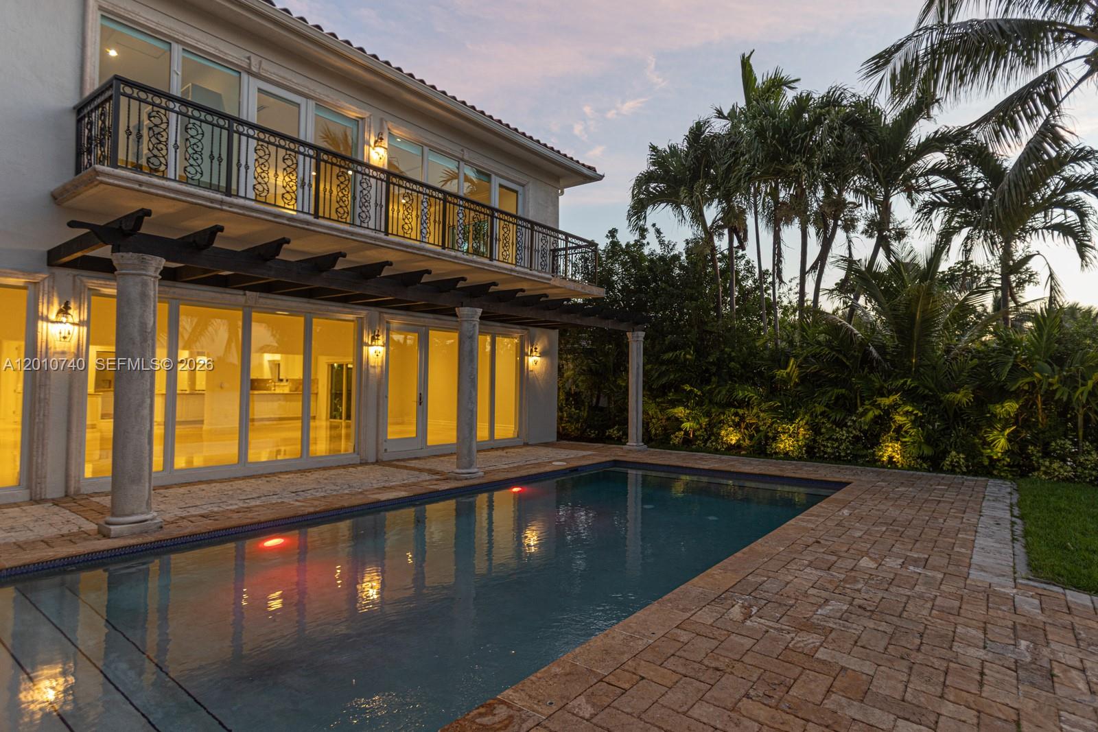 425 N Shore Dr Miami Beach, FL 33141