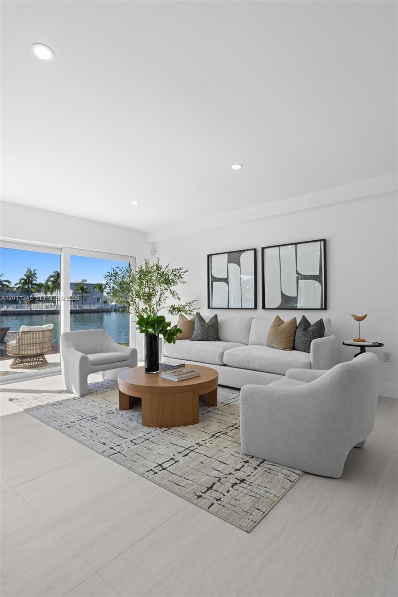 7286 Gary Ave Miami Beach, FL 33141
