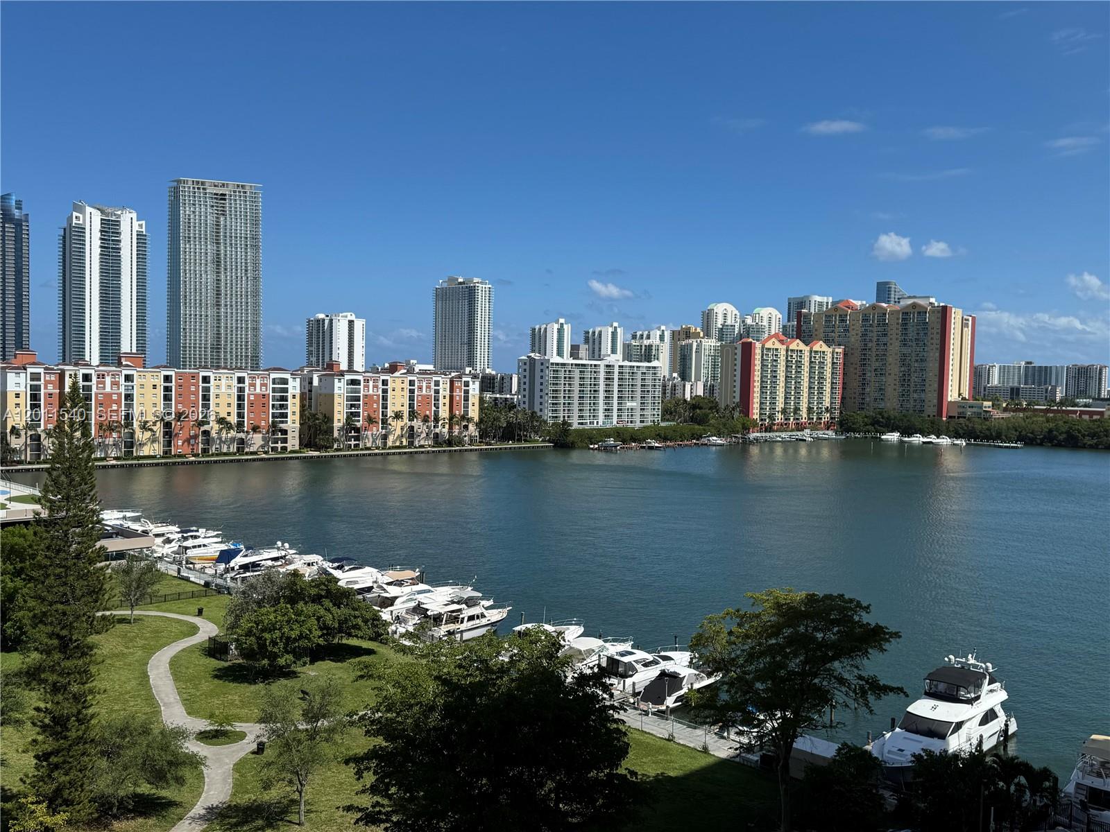 image Winston Towers 7002