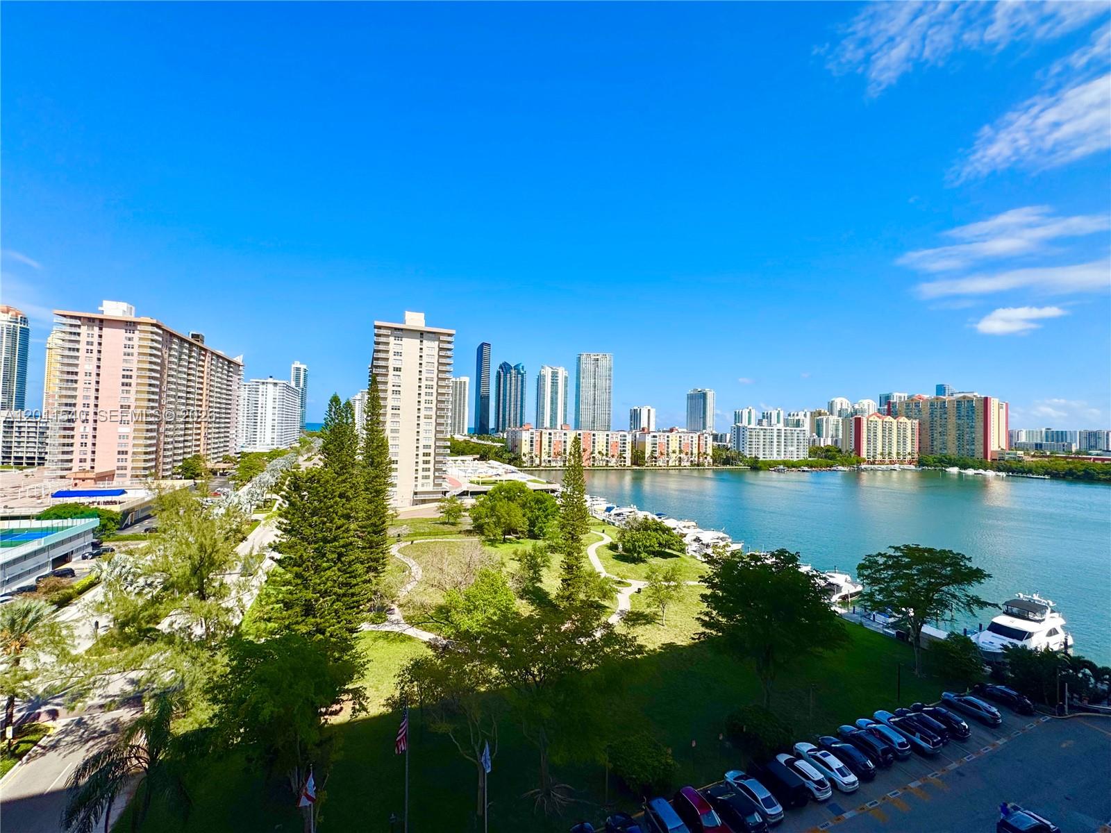 image Winston Towers 7003