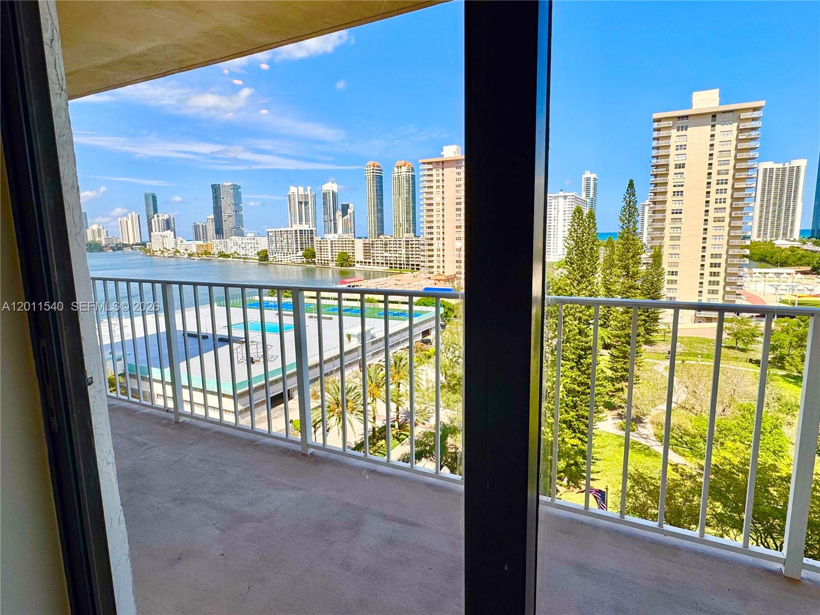 image Winston Towers 7007