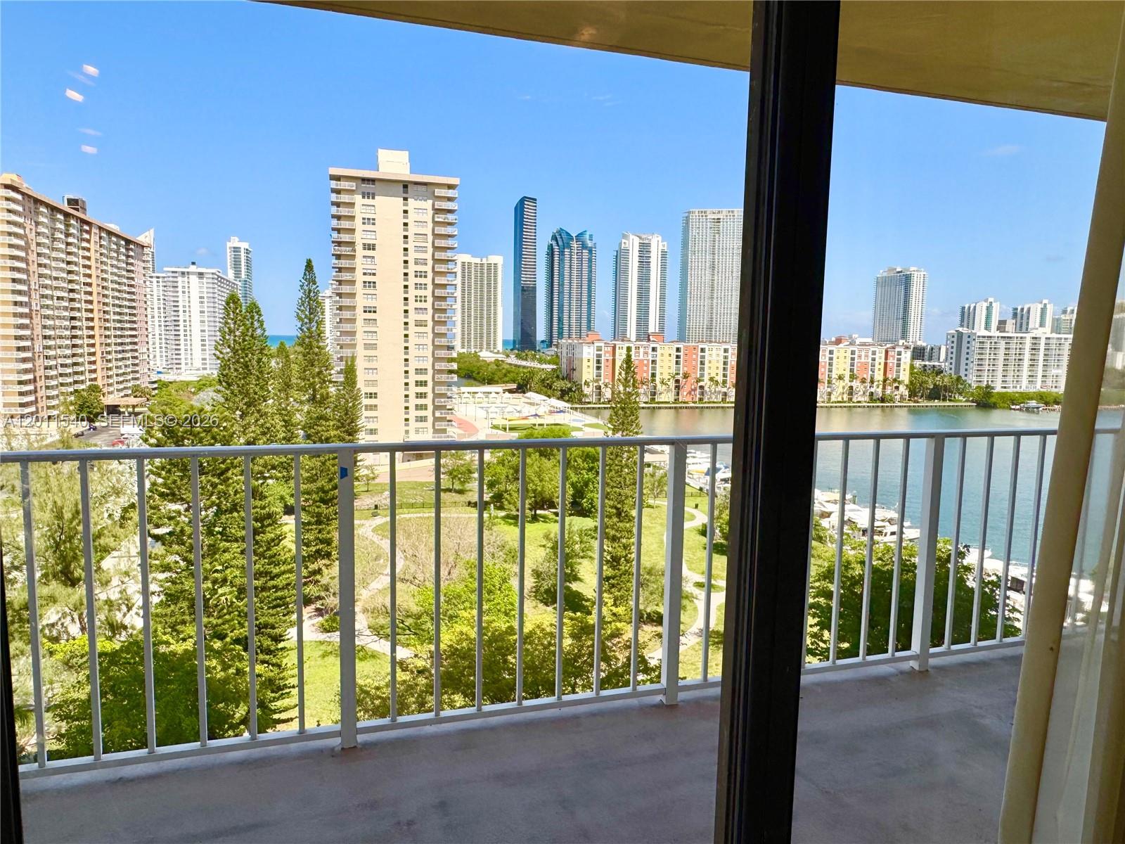 image Winston Towers 7008