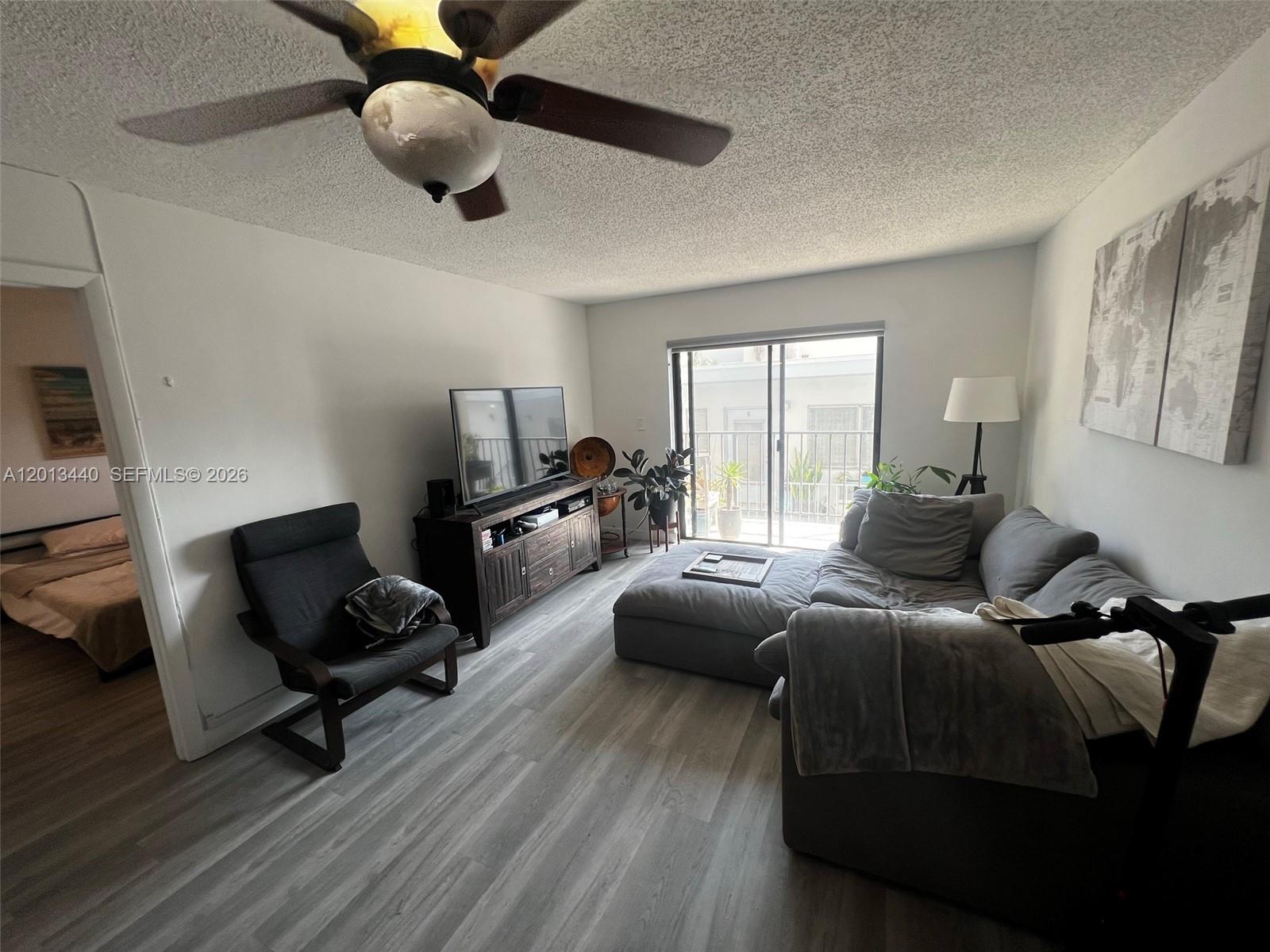 950 Euclid Ave #211