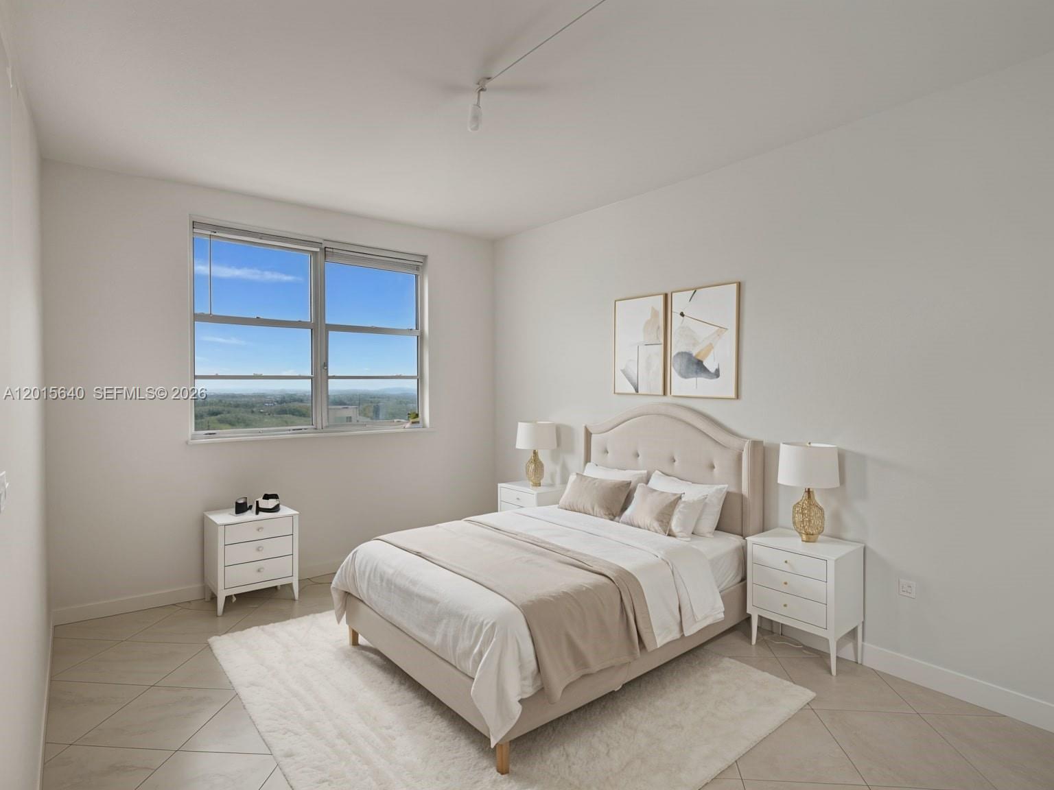 300 Bayview Dr #906 Sunny Isles Beach, FL 33160