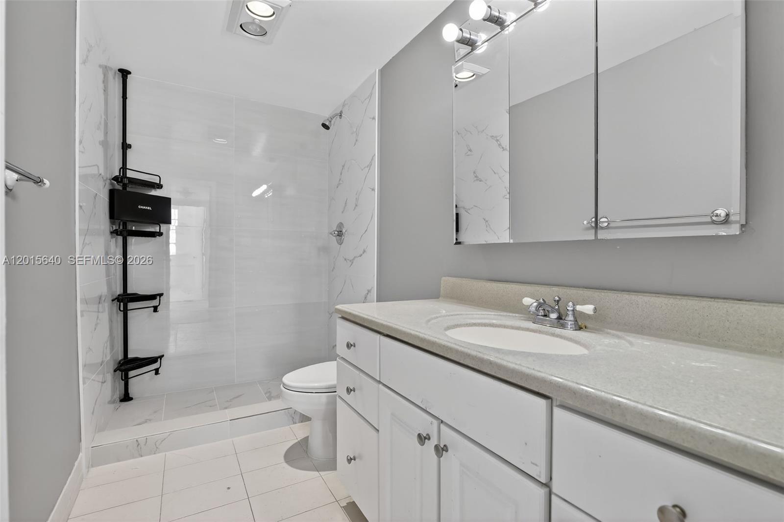 300 Bayview Dr #906 Sunny Isles Beach, FL 33160