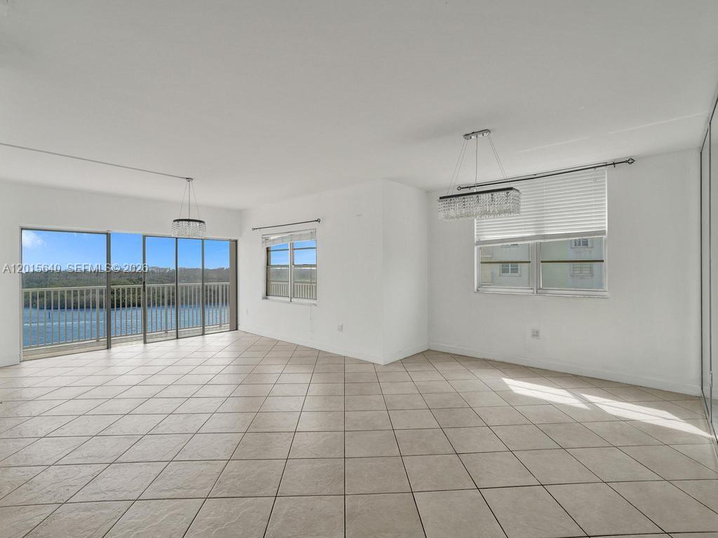 300 Bayview Dr #906 Sunny Isles Beach, FL 33160