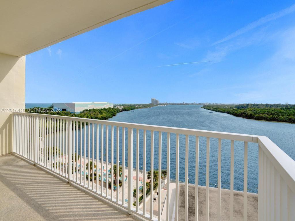 300 Bayview Dr #906 Sunny Isles Beach, FL 33160