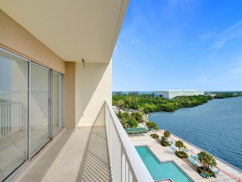 300 Bayview Dr #906 Sunny Isles Beach, FL 33160