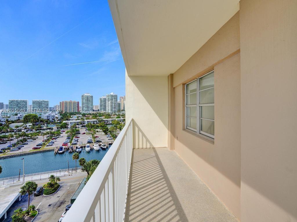 300 Bayview Dr #906 Sunny Isles Beach, FL 33160