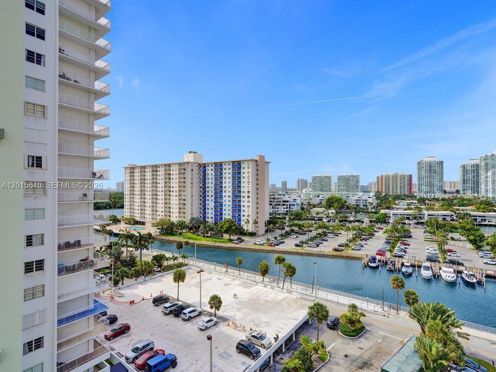 300 Bayview Dr #906 Sunny Isles Beach, FL 33160