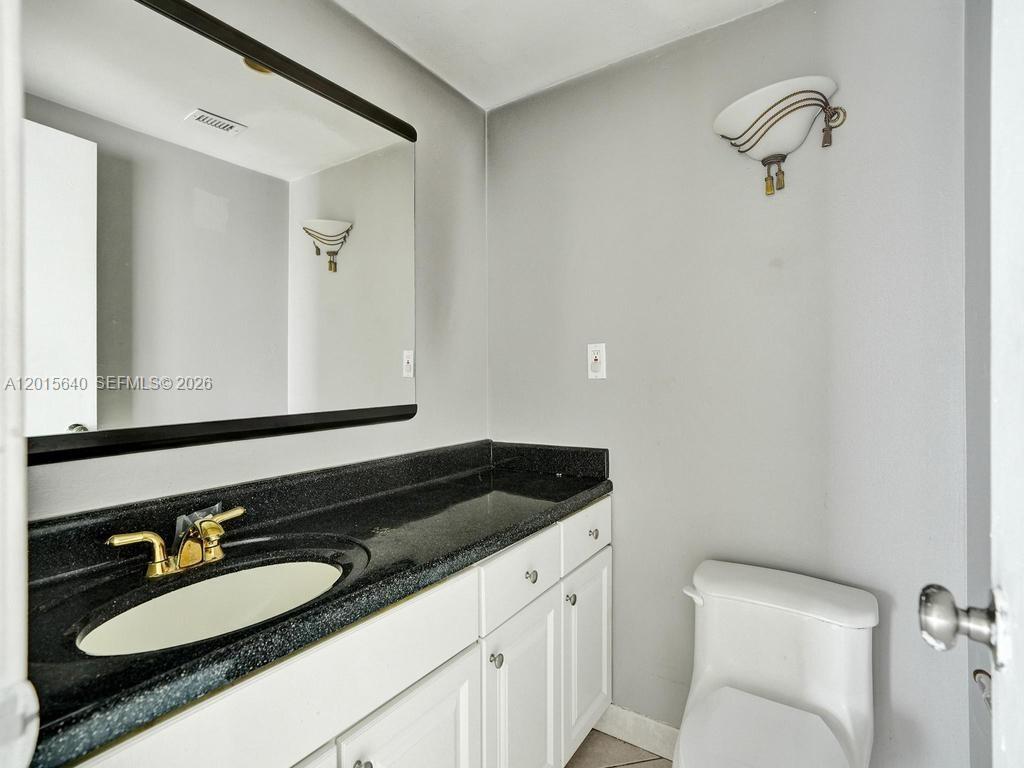 300 Bayview Dr #906 Sunny Isles Beach, FL 33160