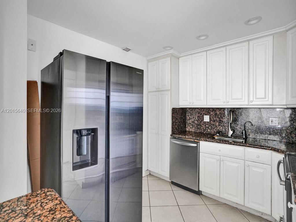 300 Bayview Dr #906 Sunny Isles Beach, FL 33160