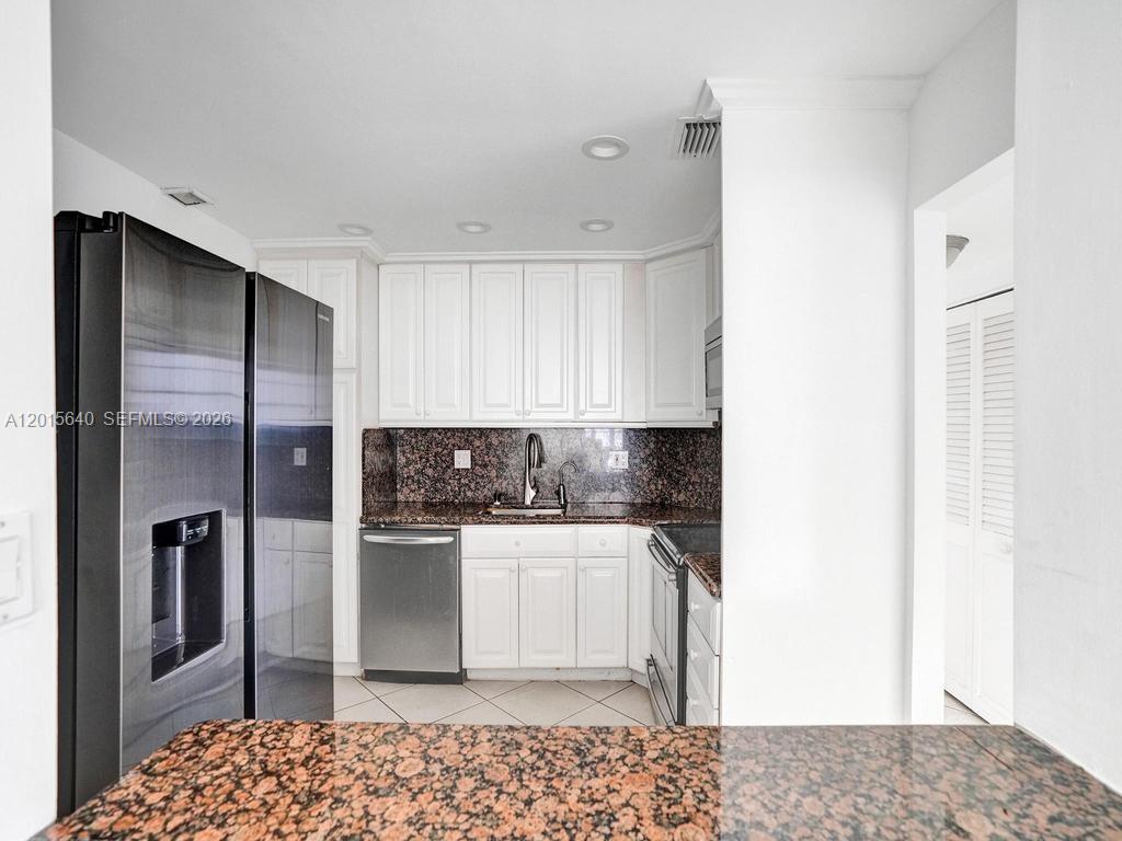300 Bayview Dr #906 Sunny Isles Beach, FL 33160