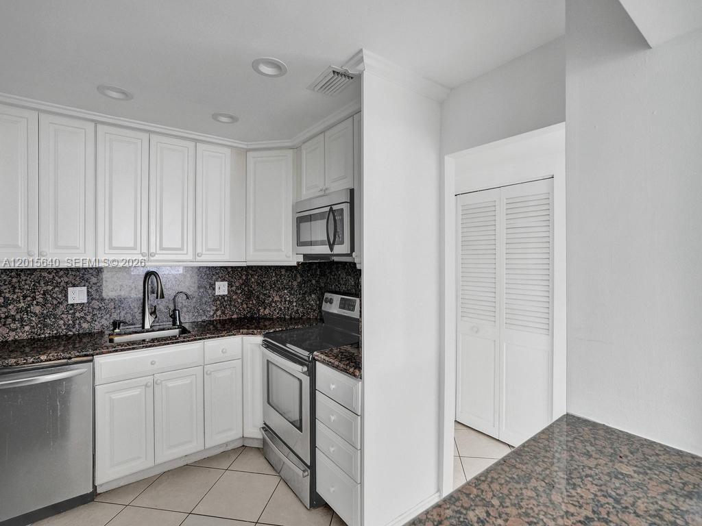 300 Bayview Dr #906 Sunny Isles Beach, FL 33160