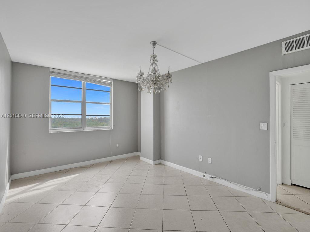 300 Bayview Dr #906 Sunny Isles Beach, FL 33160