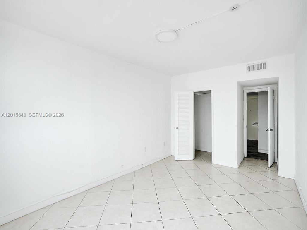 300 Bayview Dr #906 Sunny Isles Beach, FL 33160
