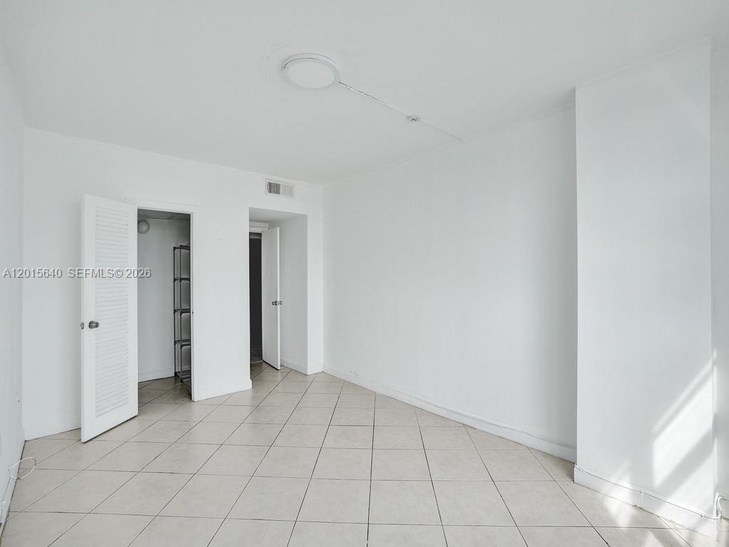 300 Bayview Dr #906 Sunny Isles Beach, FL 33160