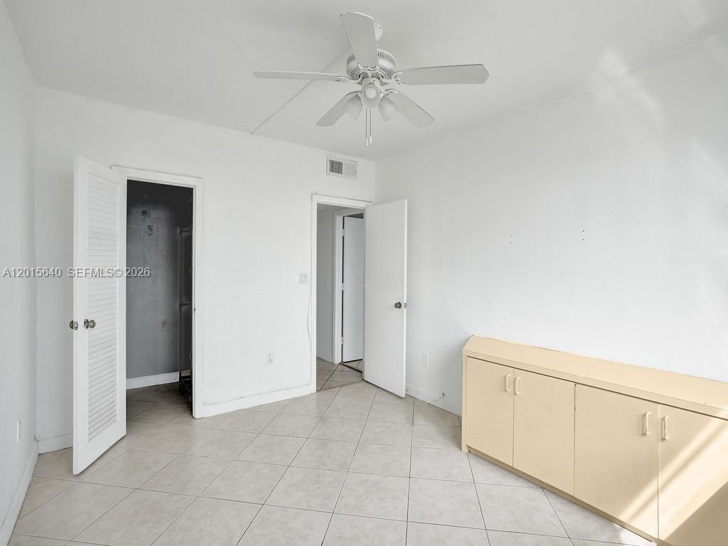 300 Bayview Dr #906 Sunny Isles Beach, FL 33160