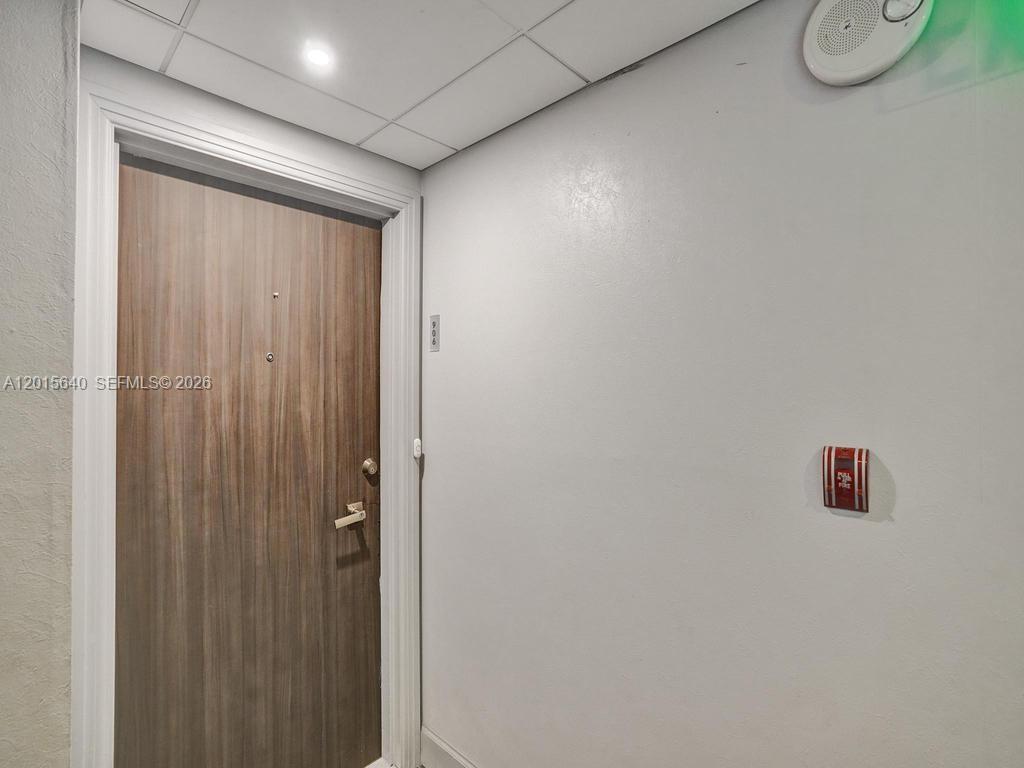 300 Bayview Dr #906 Sunny Isles Beach, FL 33160