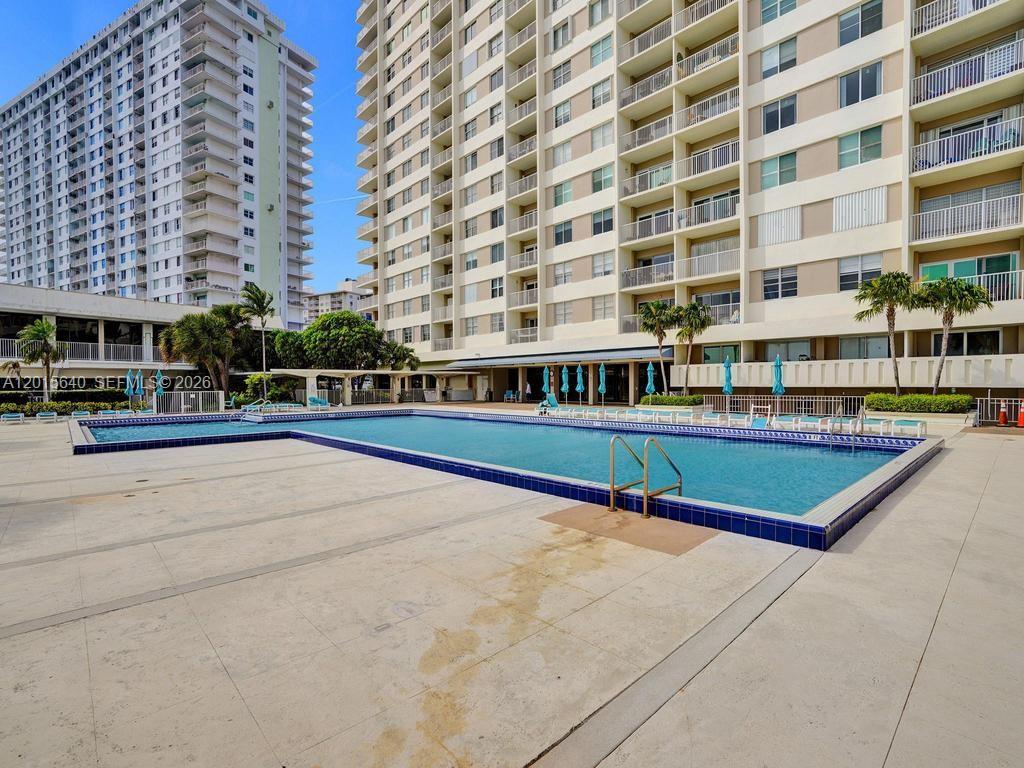 300 Bayview Dr #906 Sunny Isles Beach, FL 33160