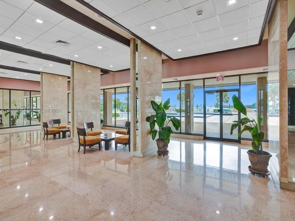 300 Bayview Dr #906 Sunny Isles Beach, FL 33160