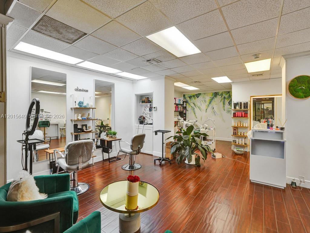 300 Bayview Dr #906 Sunny Isles Beach, FL 33160
