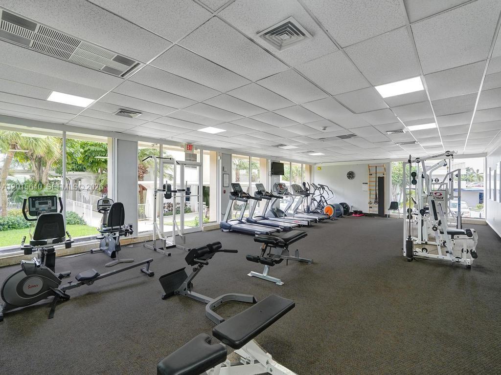 300 Bayview Dr #906 Sunny Isles Beach, FL 33160