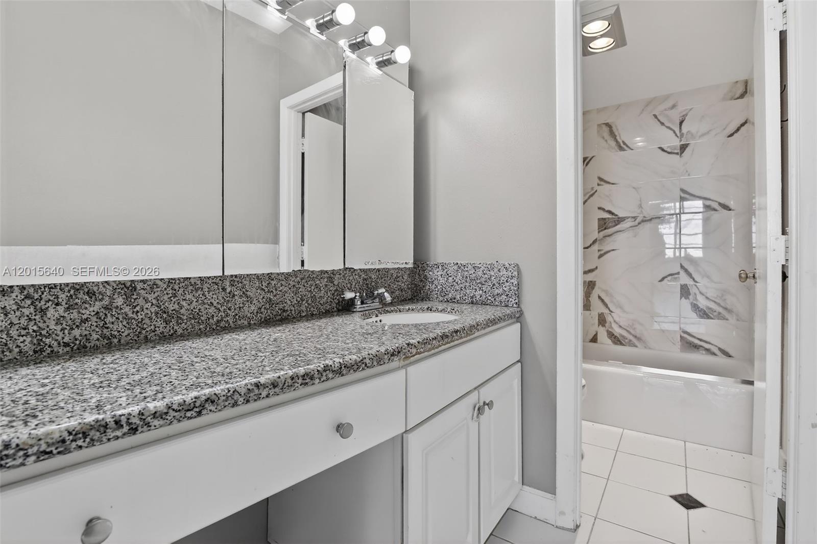 300 Bayview Dr #906 Sunny Isles Beach, FL 33160