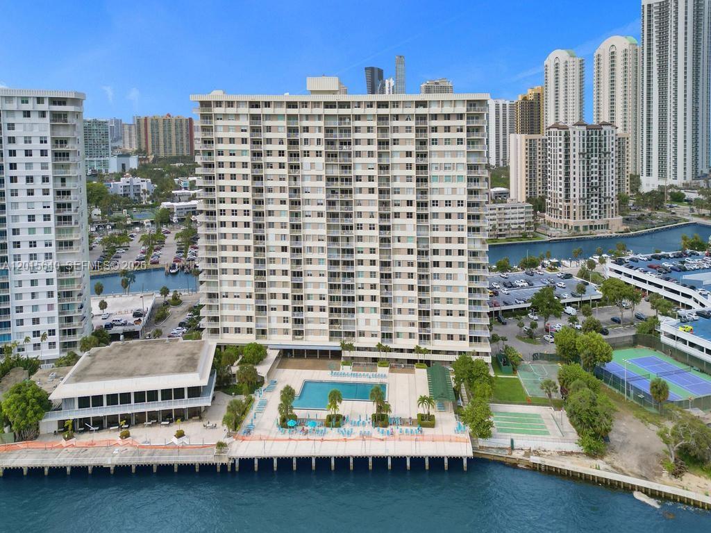 300 Bayview Dr #906 Sunny Isles Beach, FL 33160