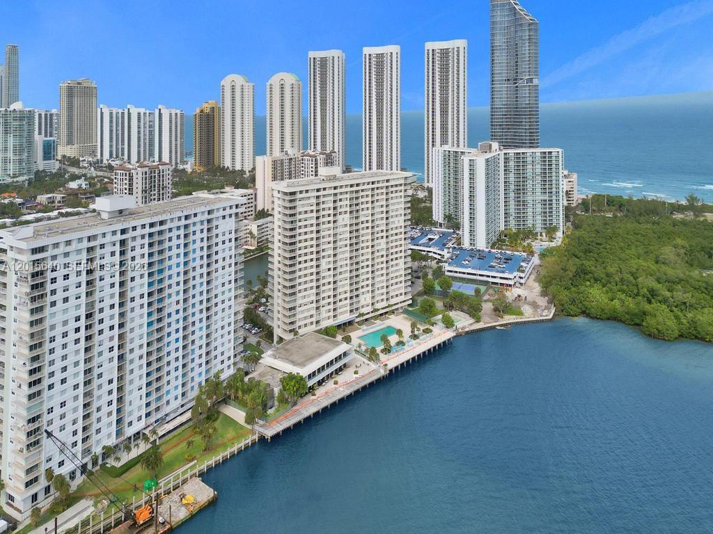 300 Bayview Dr #906 Sunny Isles Beach, FL 33160