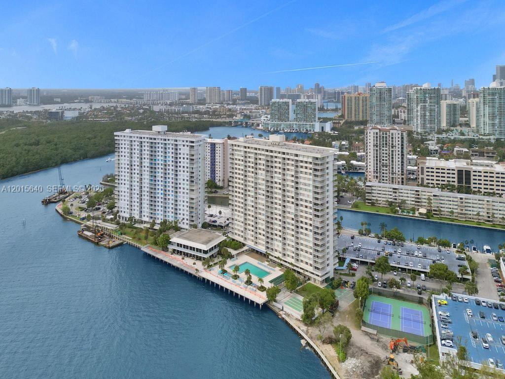 300 Bayview Dr #906 Sunny Isles Beach, FL 33160