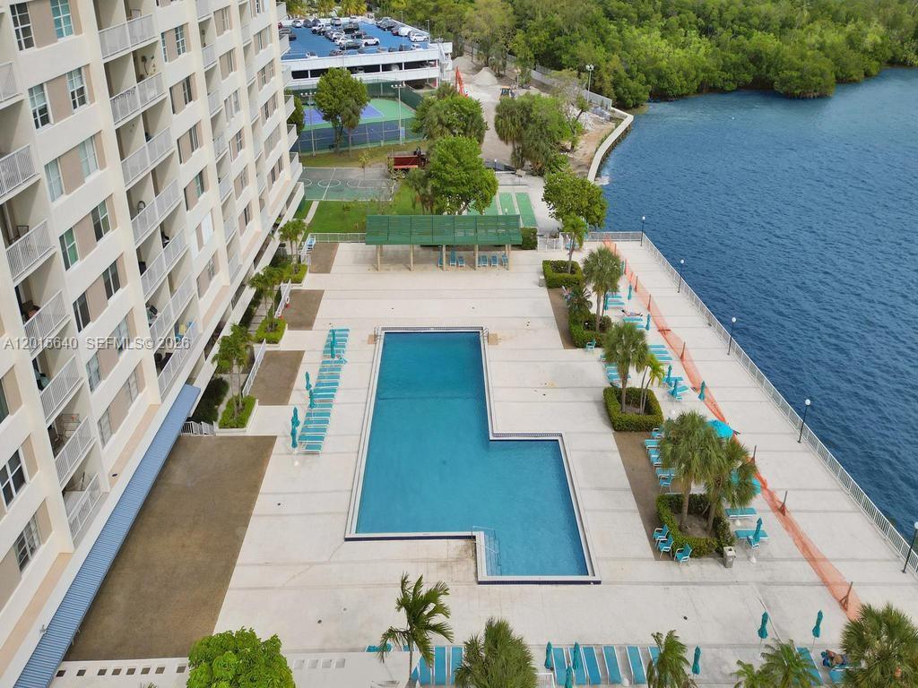 300 Bayview Dr #906 Sunny Isles Beach, FL 33160